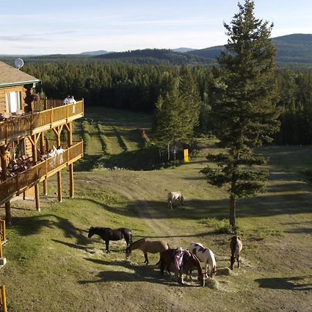 Spruce Hill Resort & Spa 108 Mile Ranch Eksteriør bilde